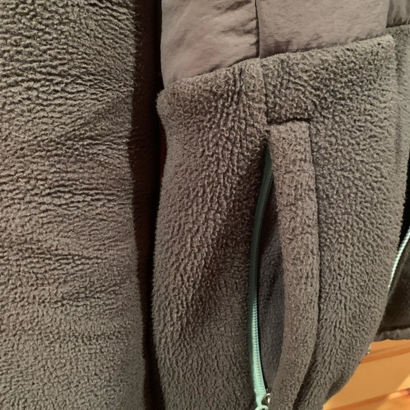The North Face Fleece Jacket - Picture 6 of 7